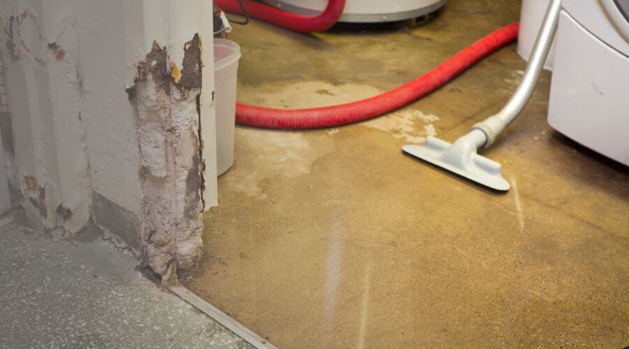 Why choose water damage restoration service for commercial water damage restoration in Kansas